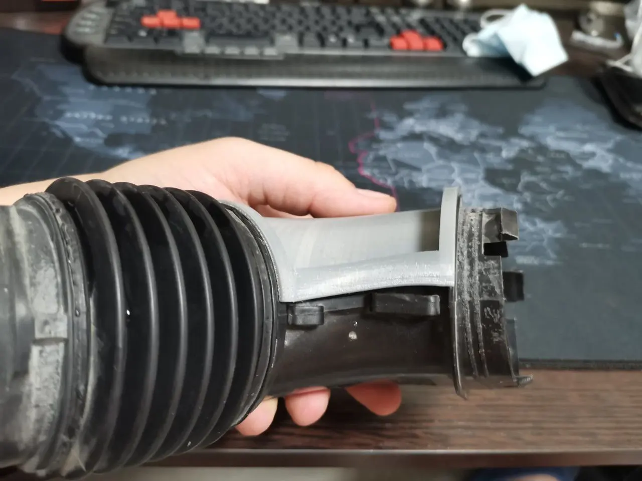 Крышка патрубок резонатора LADA Vesta 2180-1109322 |