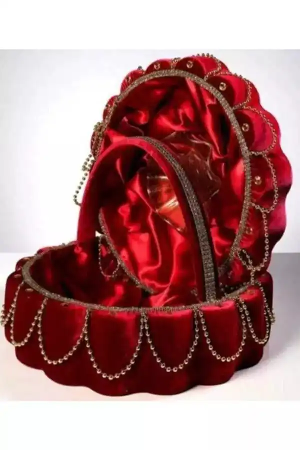 

BRIDE HENNA BASKET, WEDDING, ENTERTAINMENT, HAND PAINTING
