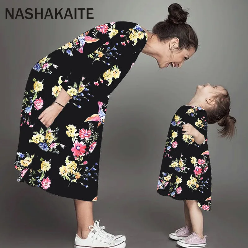 NASHAKAITE/Семейные комплекты; коллекция года; сезон осень-зима; свободное платье с принтом «три четверти»; платья для мамы и дочки