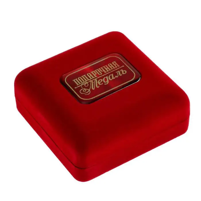 Медаль в бархатной коробке Золотая бабушка|Булавки и значки| |