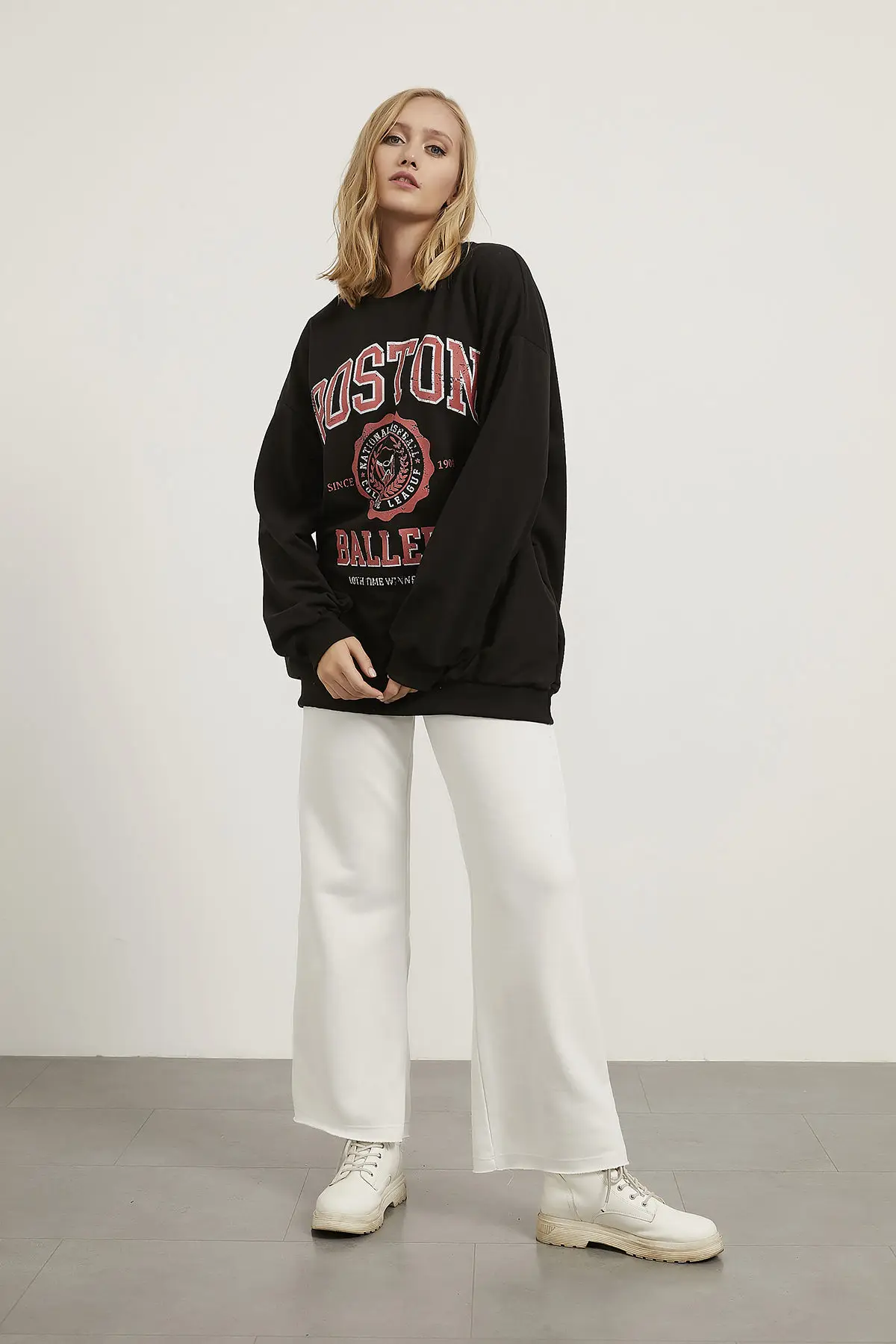 

Front Printed Pocket Oversized Sweatshirt. 100% Cotton. Special design printed sweatshirt. Women's Clothing. 81638