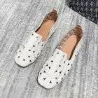 Туфли женские кожаные дышащие, перфорированная мягкая подошва, плоская подошва, шикарные, лоферы с цветами, белые, лето