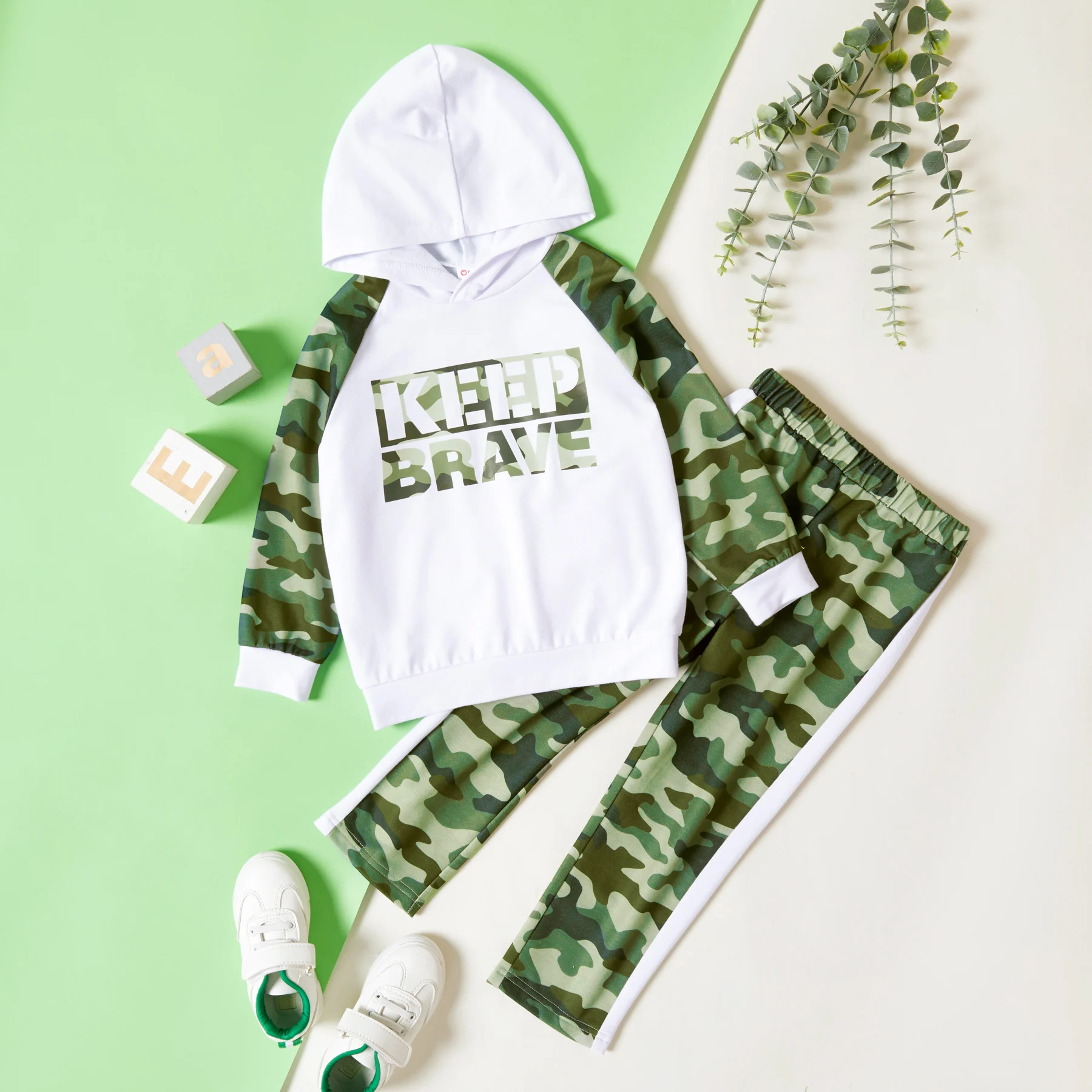 

PatPat 2-piece Toddler Boy Letter Camouflage Print Hoodie and Elasticized Pants Set