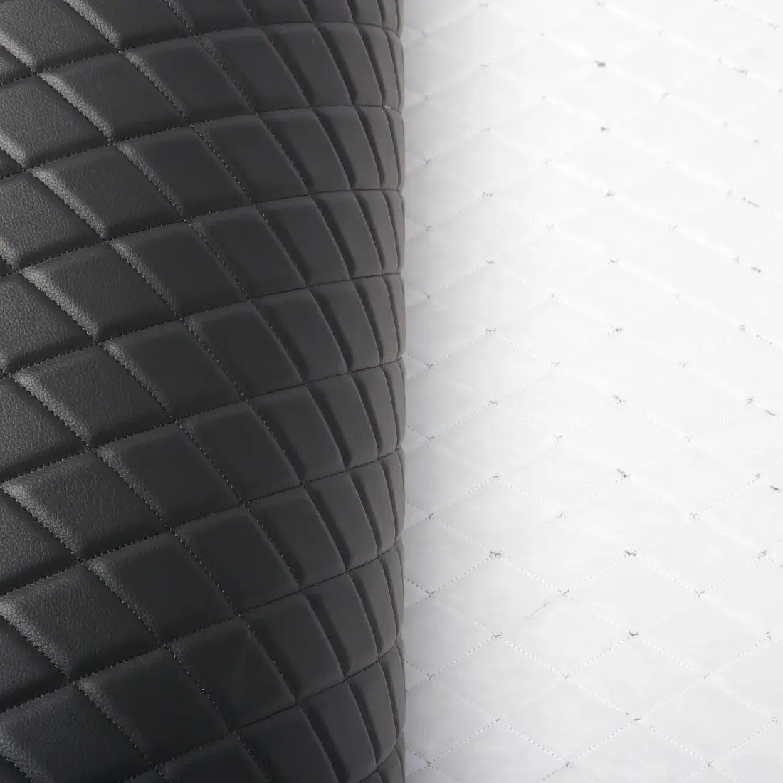 Экокожа стеганная для авто чехлов салона мебели Черная Ромб Черный 7мм 1.4м х 1п.м -