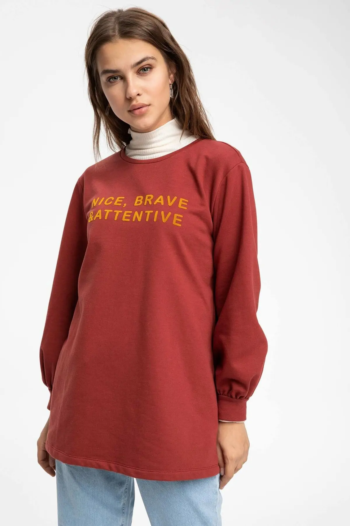 Женский пуловер с буквенным принтом DeFacto однотонный Свободный круглым вырезом