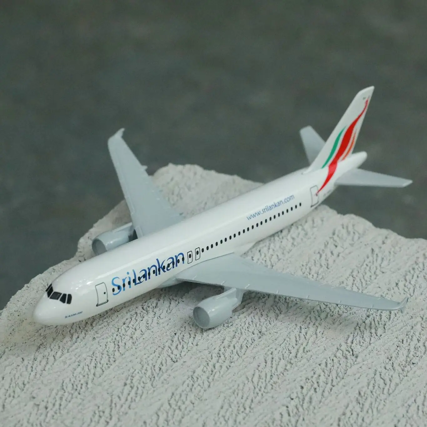 

Siri Lankan Airlines Airbus A320 Aircraft Model 6" Metal Airplane Diecast Mini Moto Collection Eduactional Toys for Children