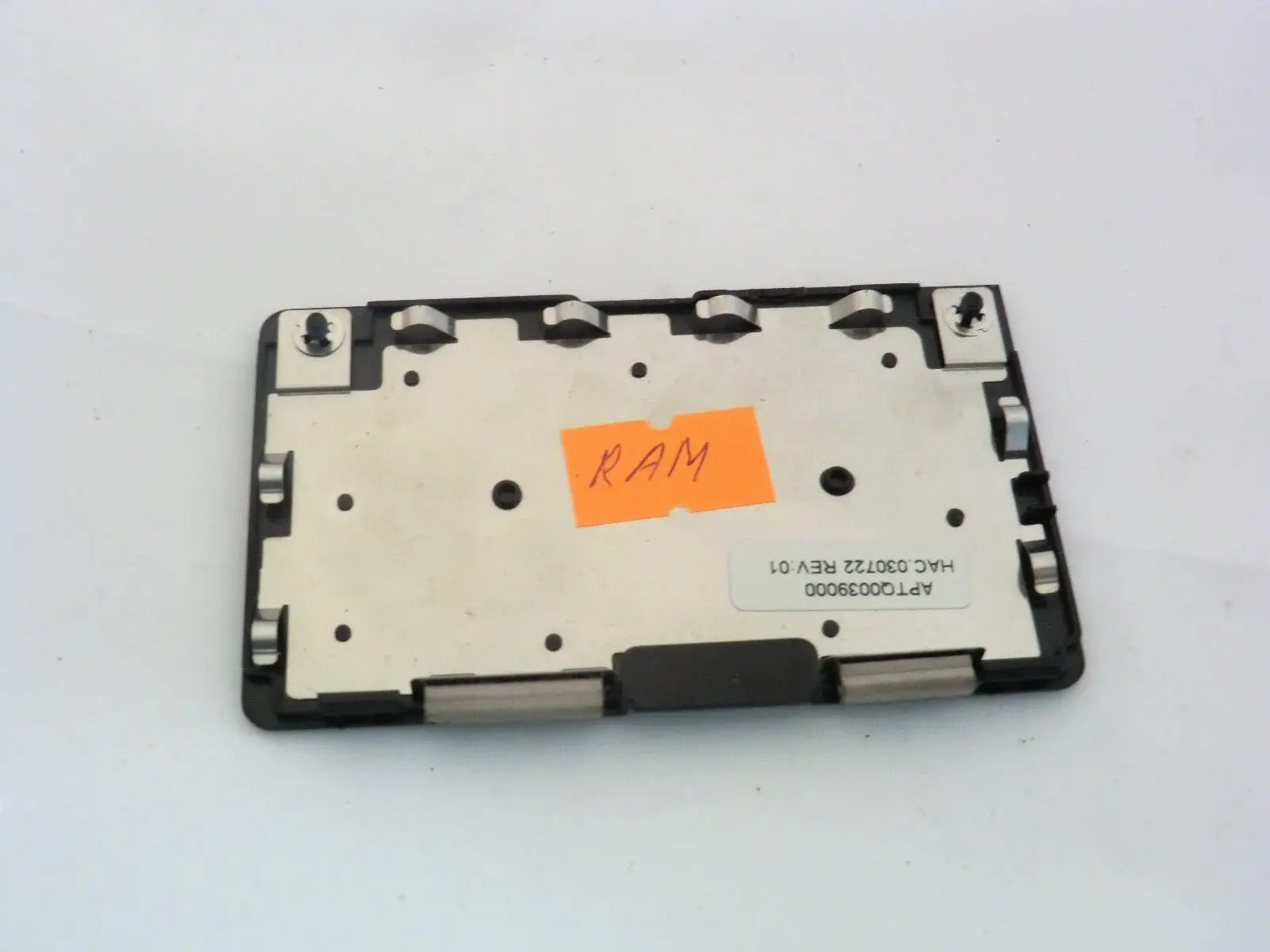 Toshiba Satellite P25-Серии крышка закрывающая оперативную память APTQ0039000 |
