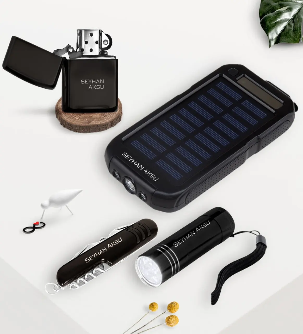 

2022.Personalized 10000 mAh Solar Powerbank Flashlight Pocketknife Lighter Gift Set