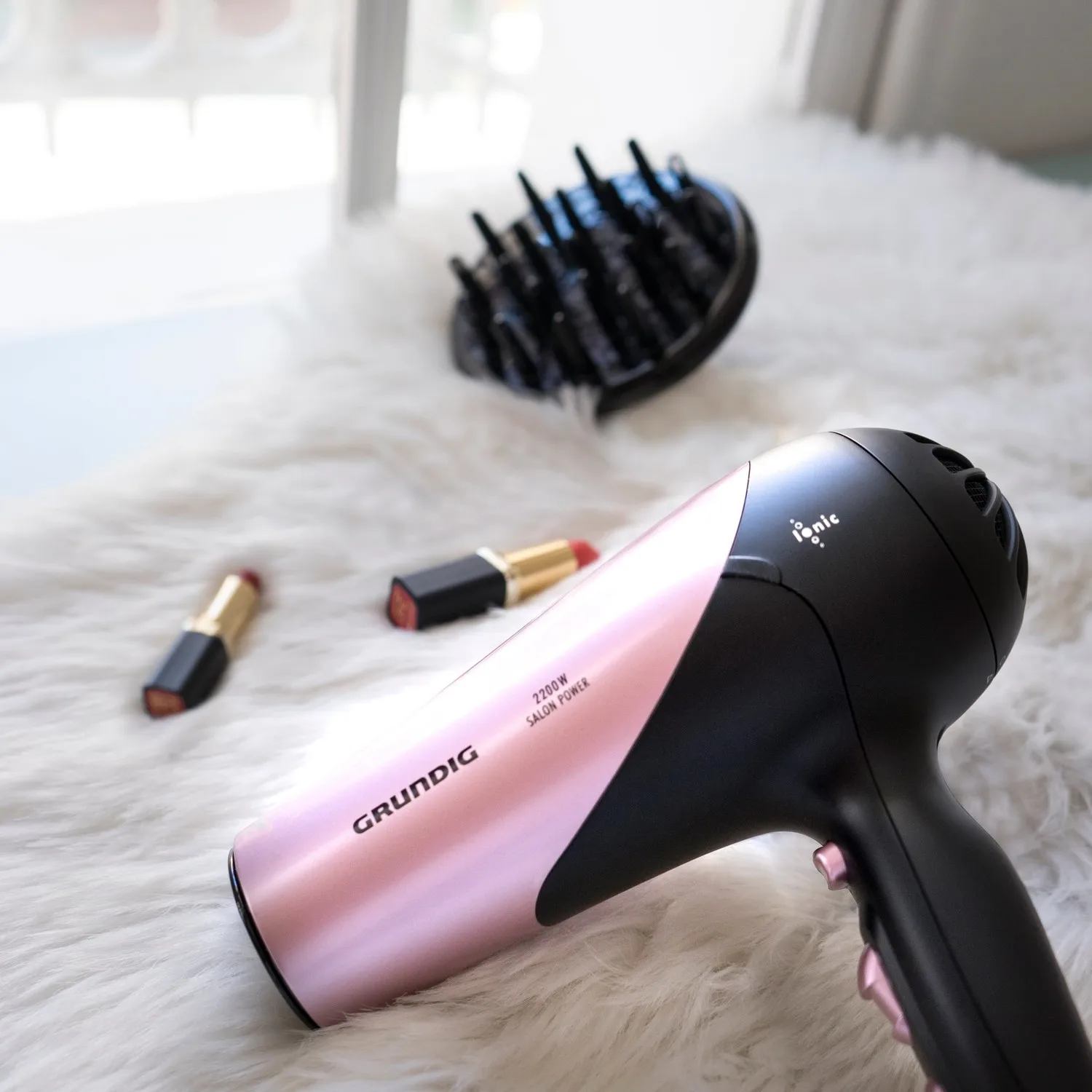 

Grundig 2200 Watts Ionic Hair Dryer with Diffuser Head Portable Hair Dryer Hair Care Professinal Quick Dry High Power Home robot