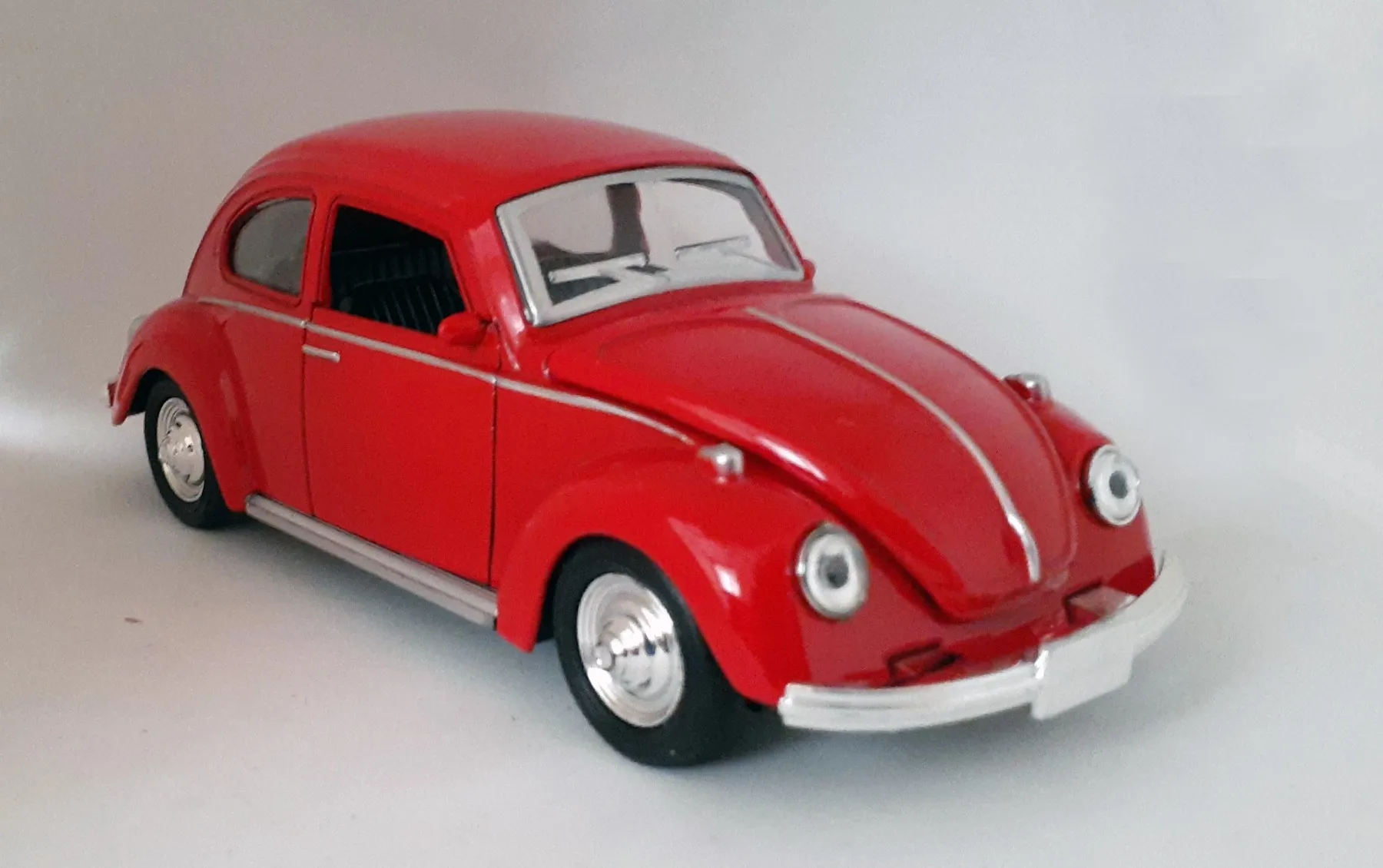 

1-28 Volkswagen Beetle Red