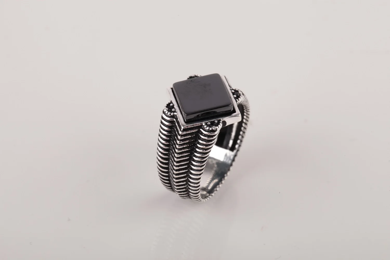 

Мужское серебряное кольцо UM US JEWELRY с микро кубическим цирконием