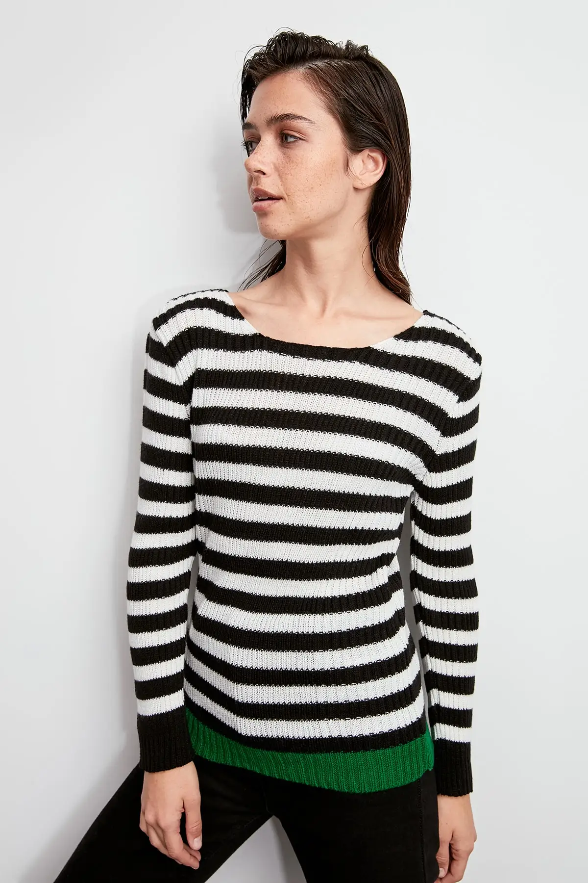 Трикотажный свитер в полоску с высоким воротом TWOAW20KZ0524| |