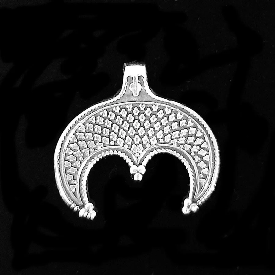 Славянский женский оберег. Лунница. Материал пьютер. Размер 2 3х2 5 см.