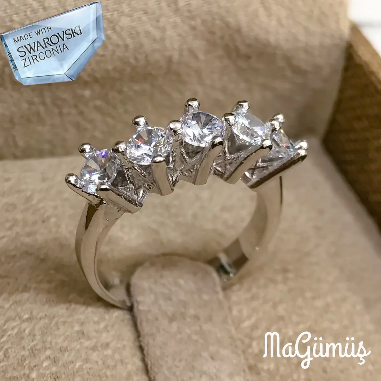 

Dibs Silver Wedding Band Ring 5 mm Zircon Stone