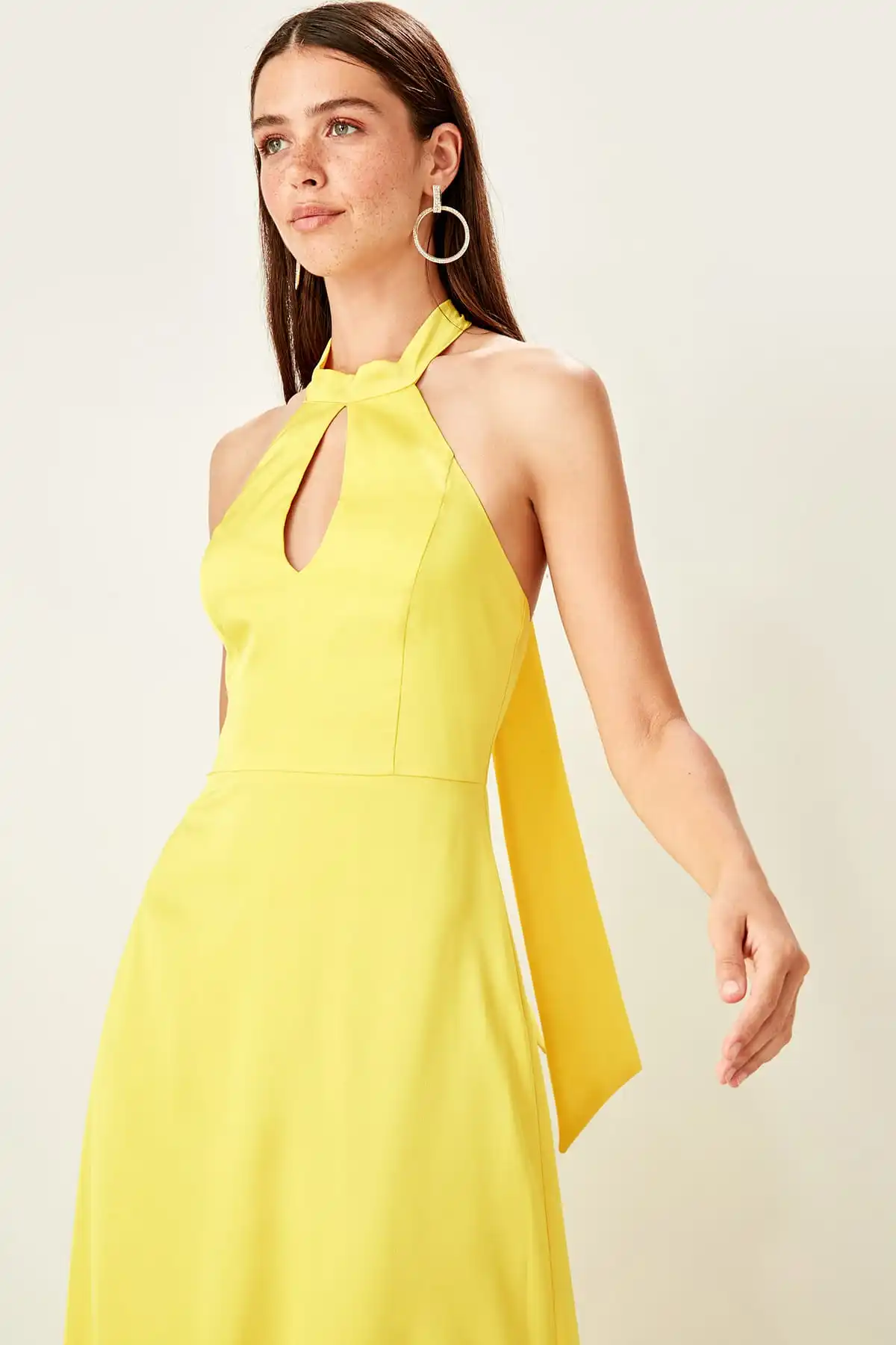 Trendyol вечернее платье с низким вырезом TPRSS19BB0555