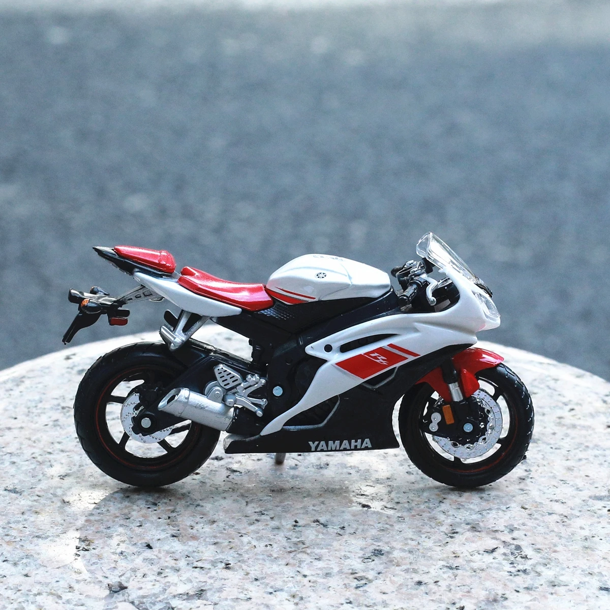 Модель мотоцикла YAMAHA YZF R6 из сплава в масштабе 1:18 модель литая коллекция игрушек