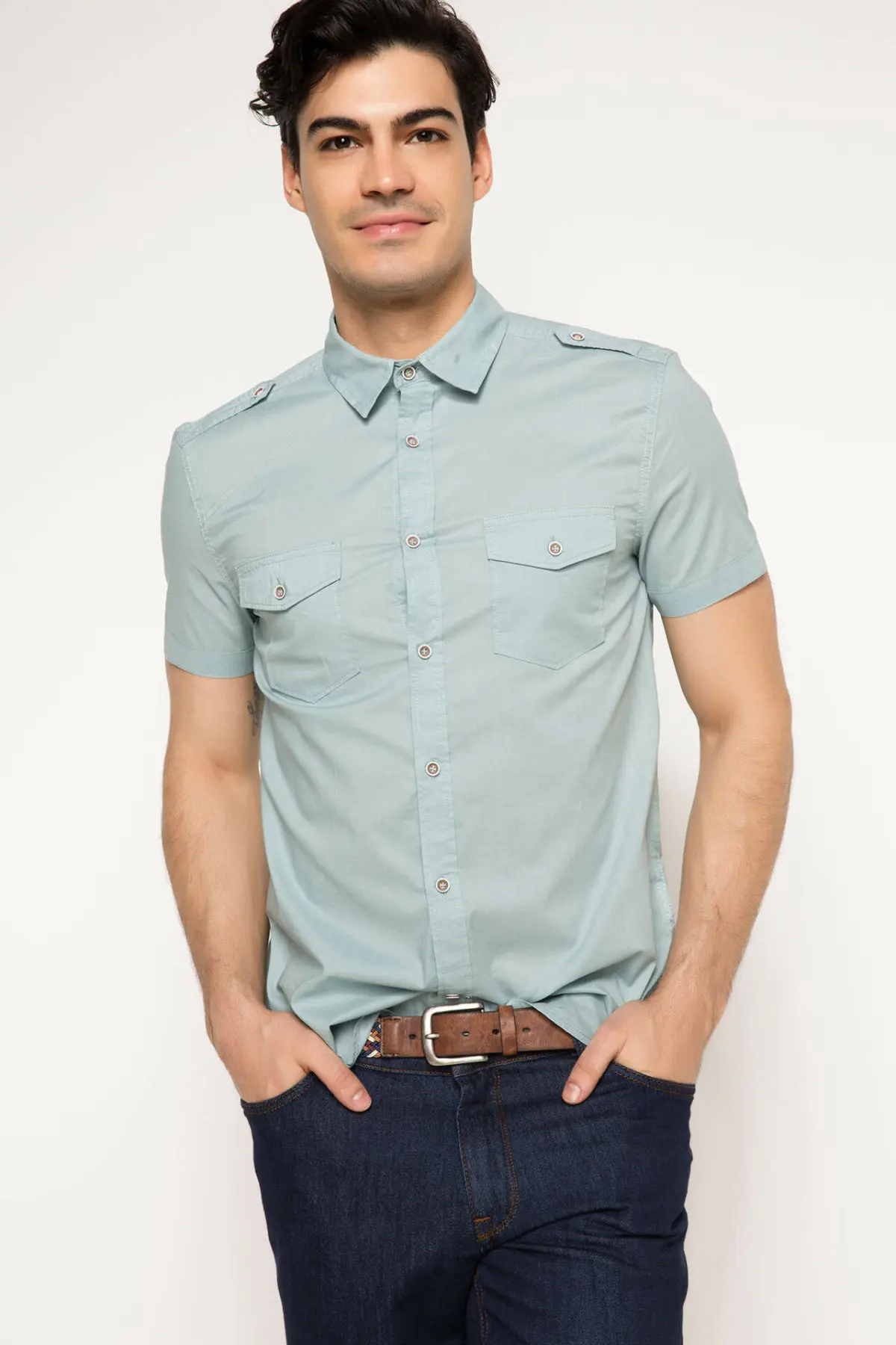 Мужская рубашка с коротким рукавом DeFacto повседневная однотонная приталенная