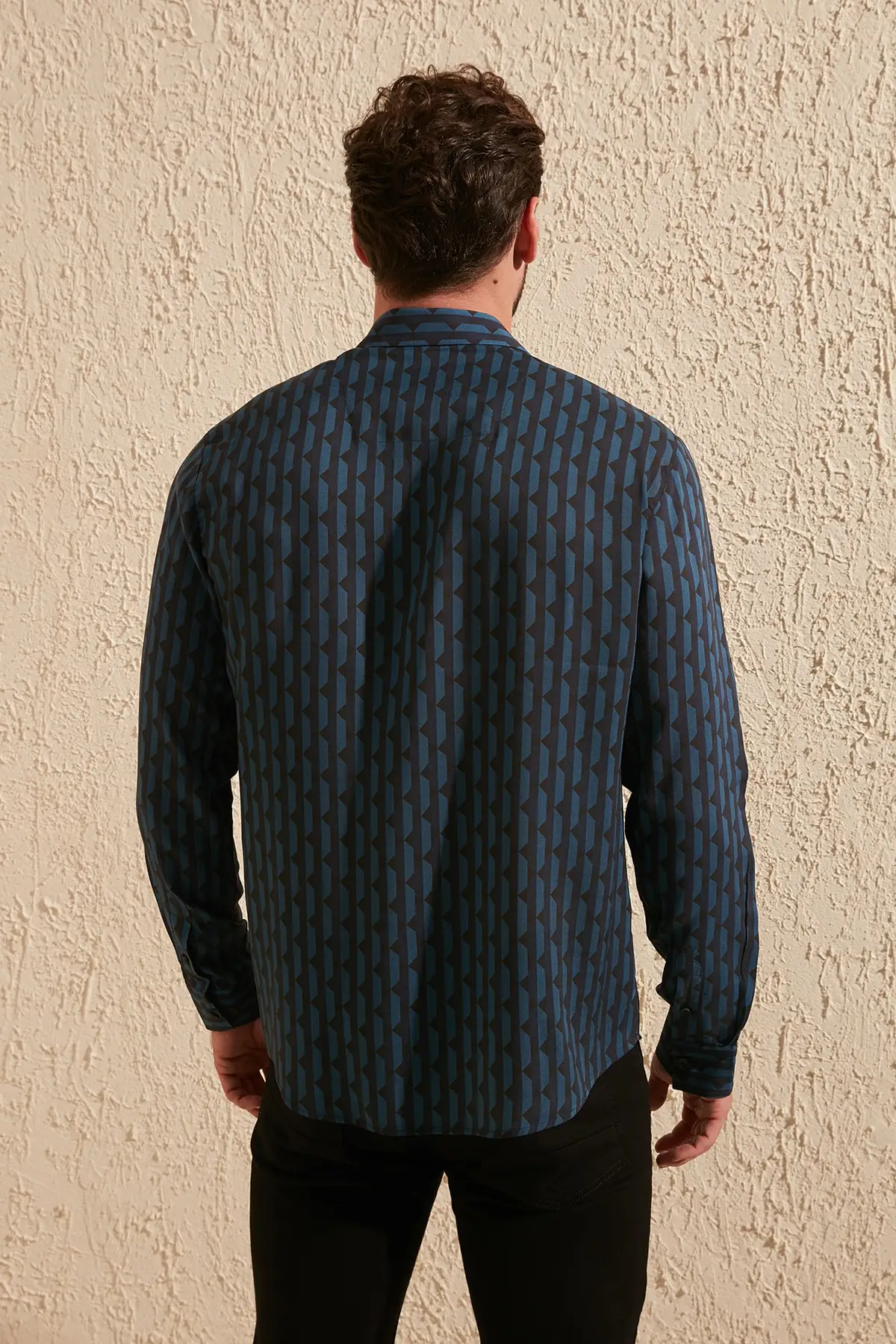 

Trendyol Male Geometric Striped Long-Sleeved Shirt TMNSS20GO0132