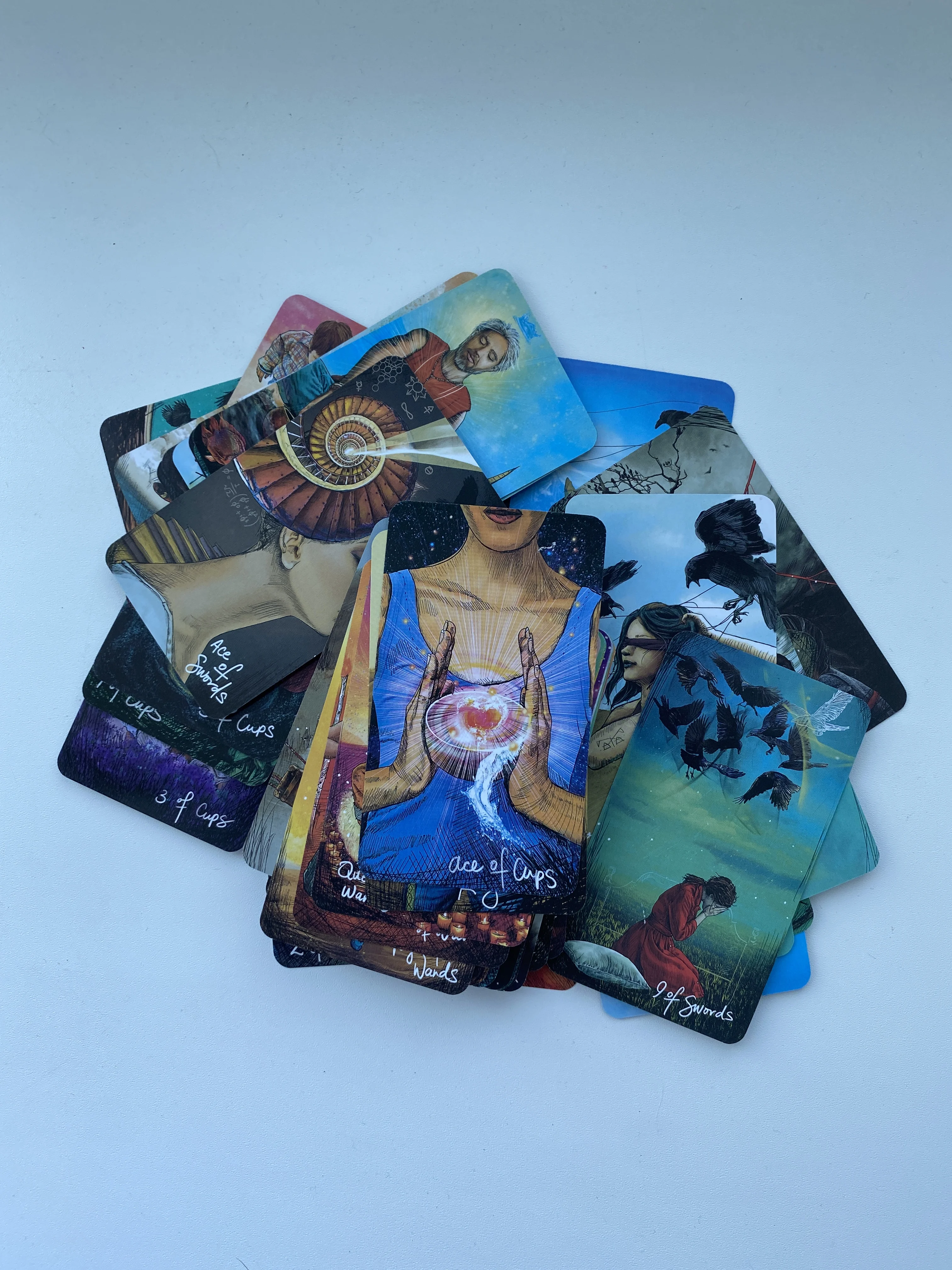 Таро увидивших свет 78 карт провидцев света Light Seers Tarot | Игрушки и хобби