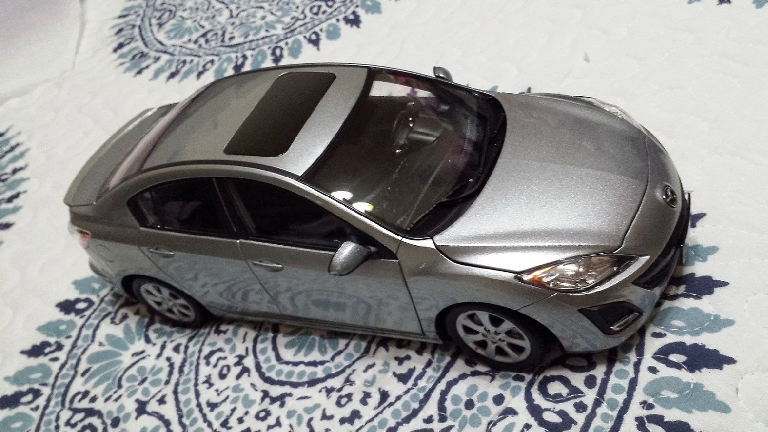 

1:18 Diecast Model for Mazda 3 Star Gallop 2014 Gray Rare Sedan (Paint Defect) Alloy Toy Car Miniature Collection Xingcheng