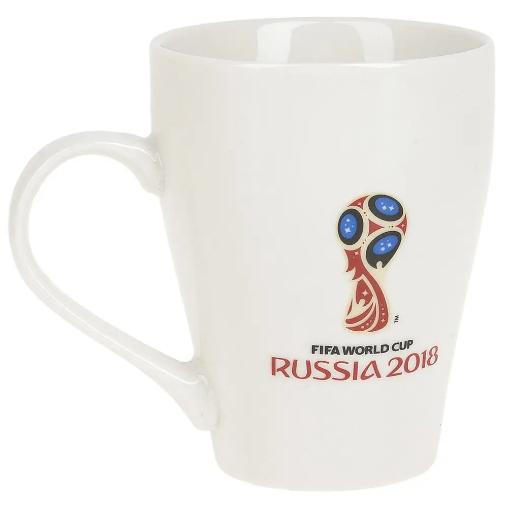 Кружка фарфоровая &quotЗабивака Бьет мяч&quot 400 мл в ПУ FIFA World Cup Russia 2018 | Дом и сад