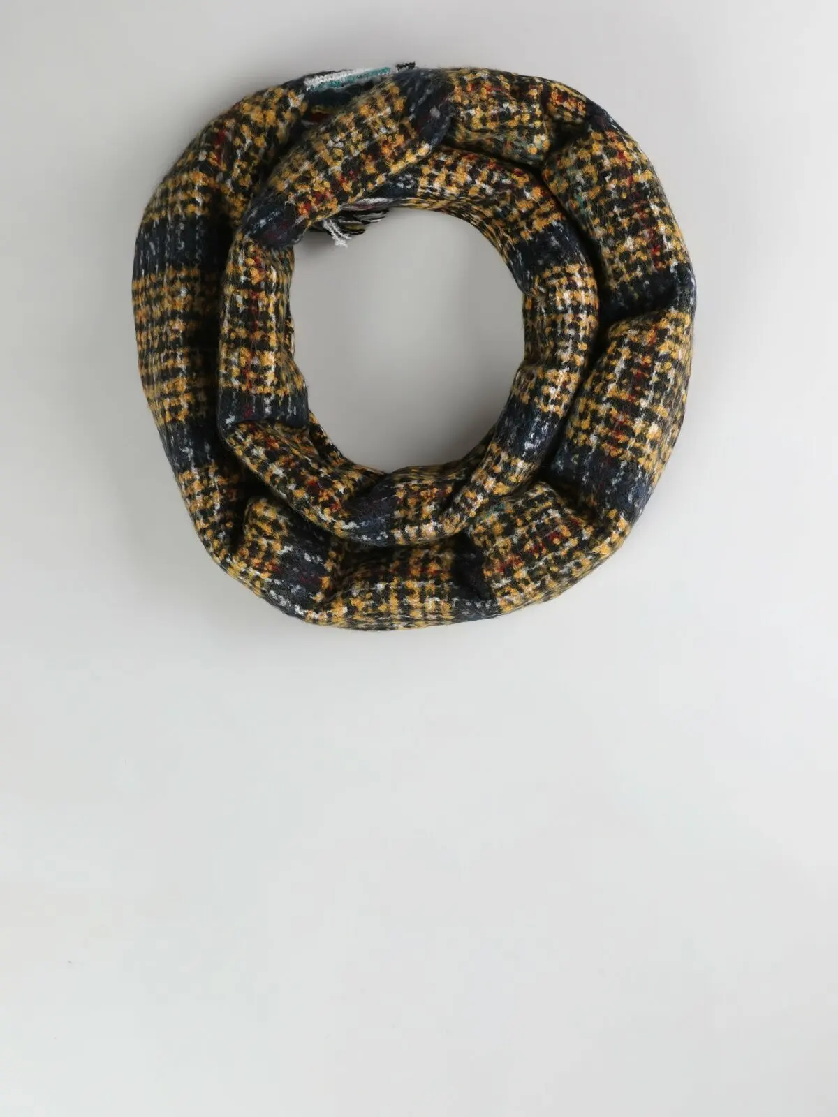 

Woman Shawl CL1050045
