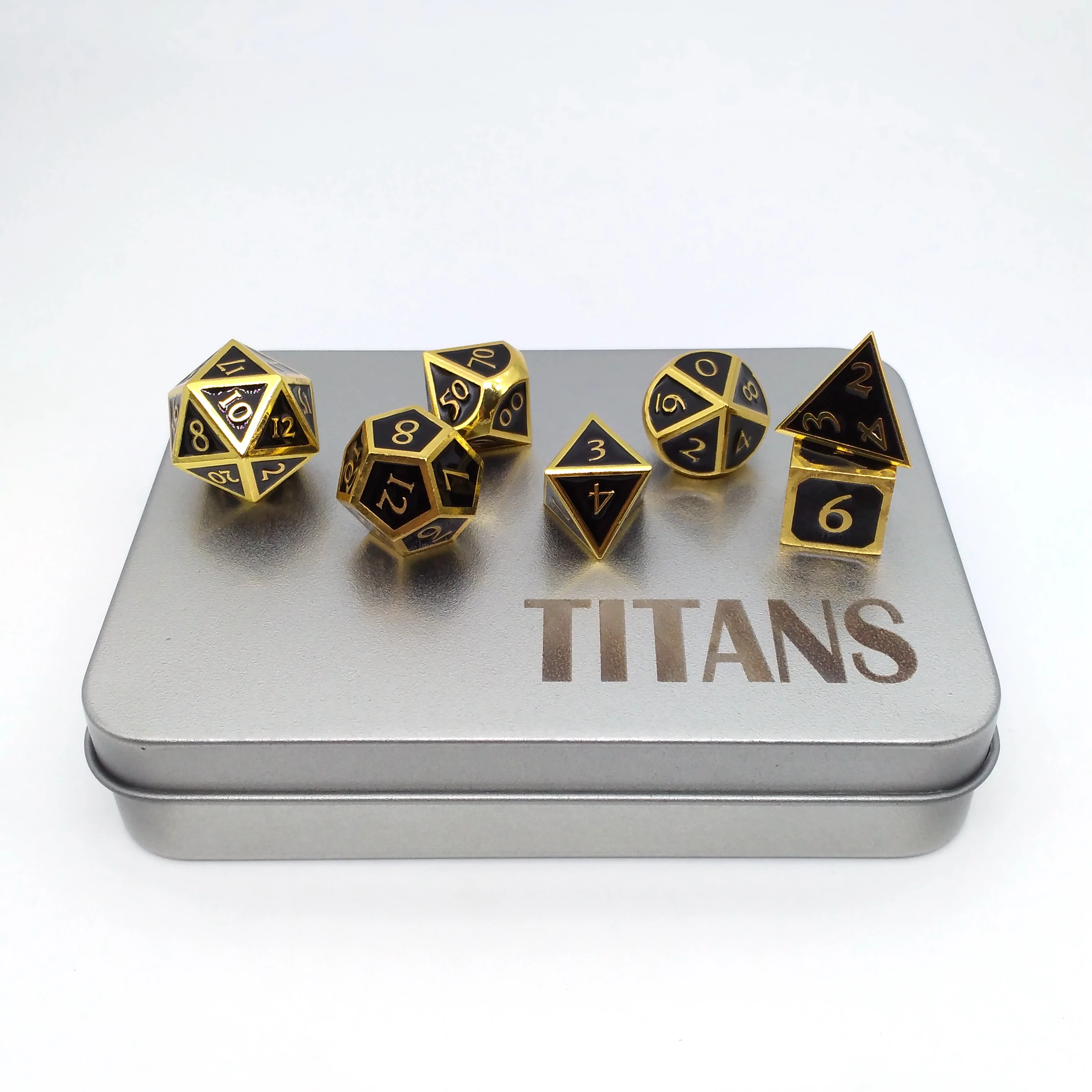 Набор металлических игральных костей TITANS черные забавные кубики для ТРГ