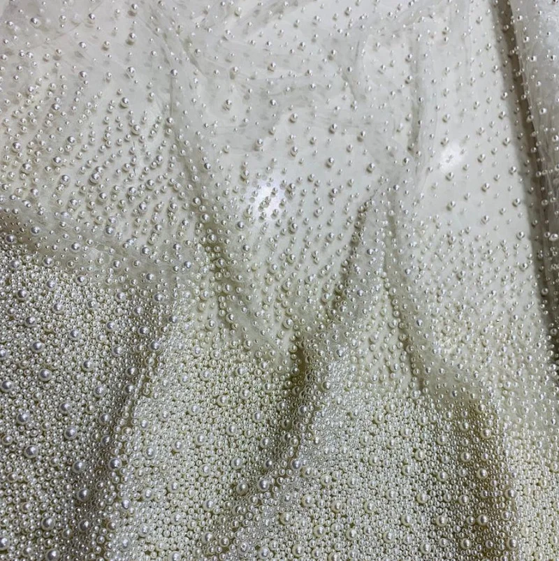 Белый кружевной гипюр с жемчугом для свадебных и вечерних платьев цена за метр