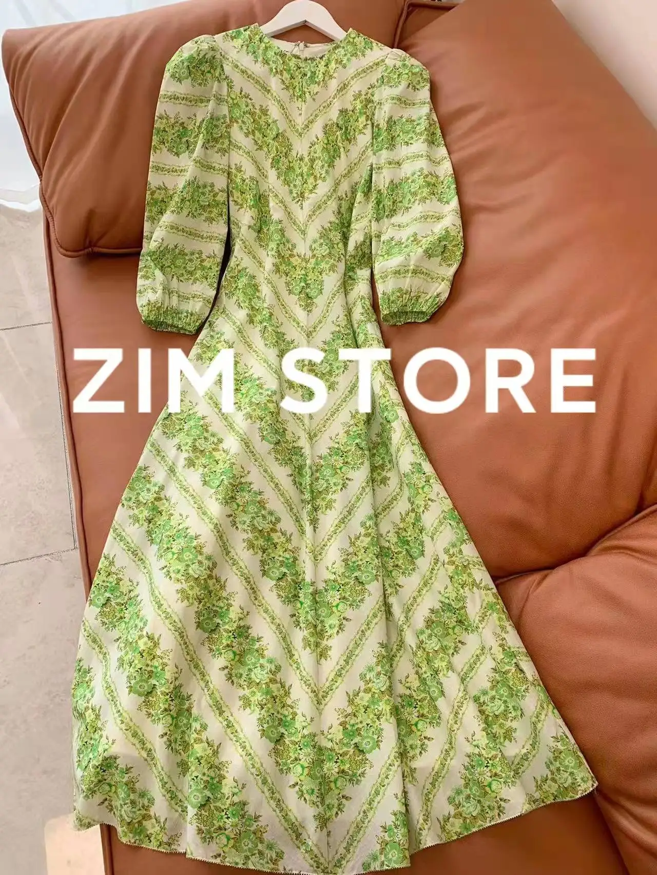 Женское платье на пуговицах с длинным рукавом и отложным воротником |