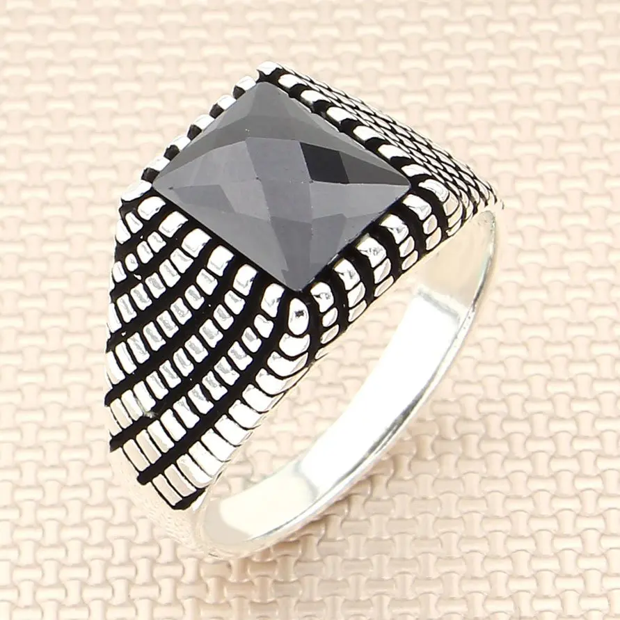 

Пробы окисленное серебро мужское кольцо с квадратным носком с украшением в виде кристаллов покроя черный драгоценный камень циркон Сделан...