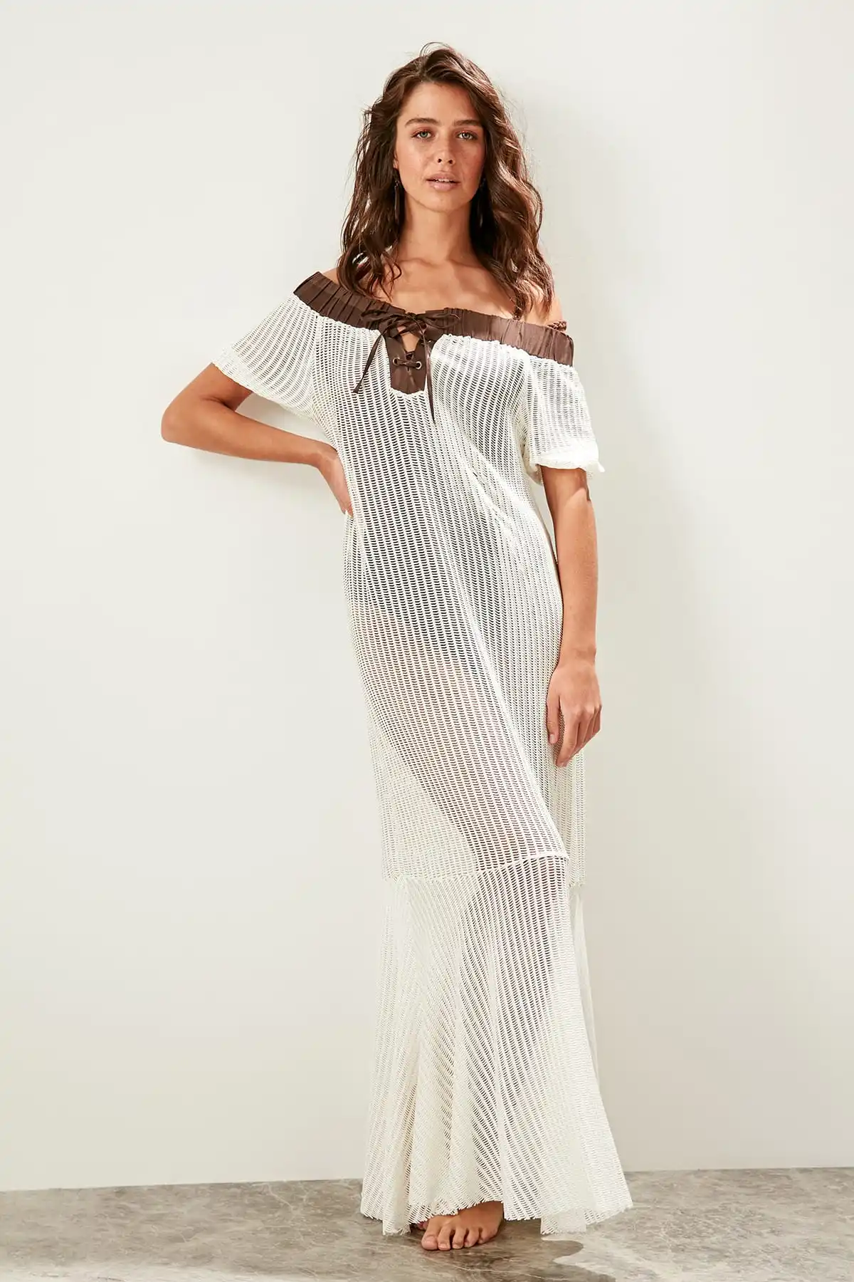 Сетчатое пляжное платье с воротником-стойкой | Женская одежда