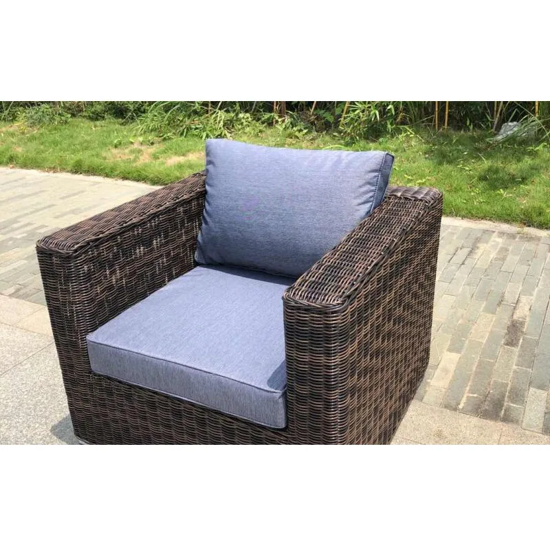 Плетеное кресло KARL с серыми подушками |