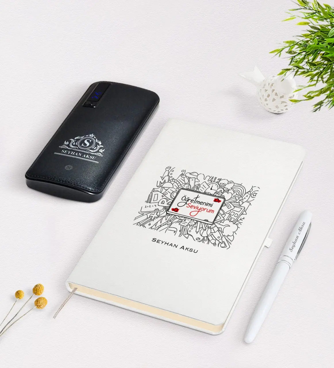 

Персонализированный Öğretmenimi White I Love ручка для записной книжки 12,000 Mah Powerbank Gift Seti-1