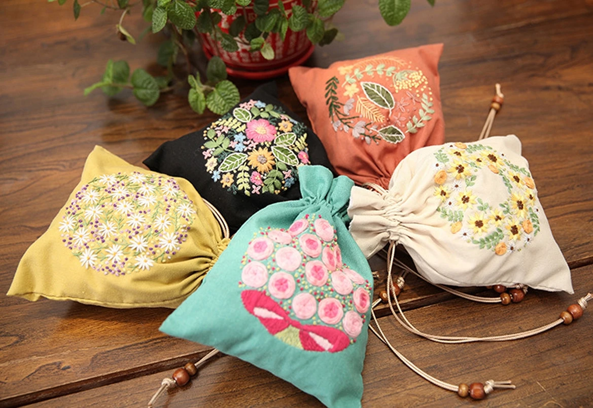 

Cotton linen Pouch Bag Embroidery Kit, Laundry Bag, Nursery Decor, Toy Storage Bag, Bread Bag - 22 x 17 cm