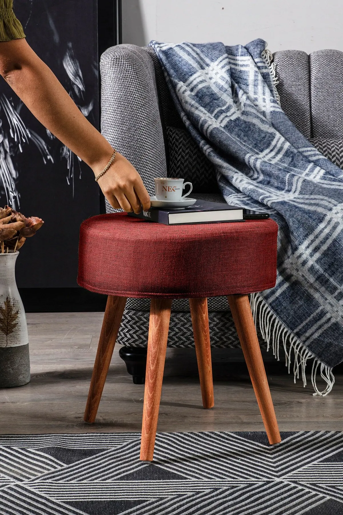 

Bella Modern Design Wooden Legs Coffee Table Auxiliary Tables Puff Laptop Desk Chair Table Nightstand Minimalist Coffee Table