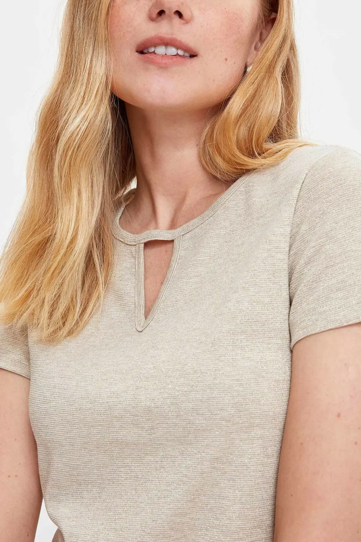 Женская футболка с коротким рукавом DeFacto бежевая Повседневная Однотонная