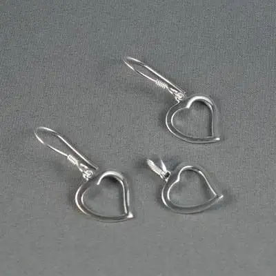 

Handmade Heart Frame Silver Set 461Hand Made Silver Jewellery Set