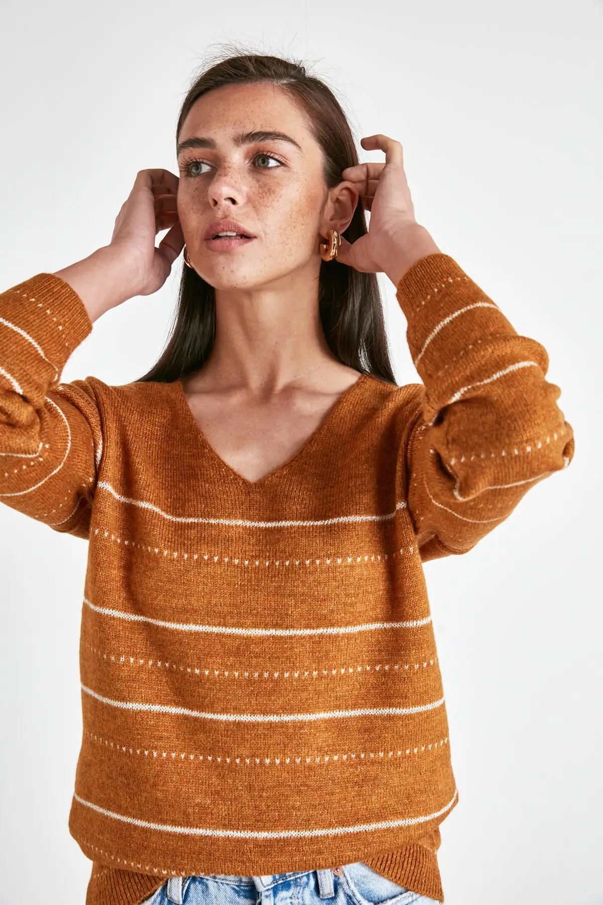 

Trendyol V Collar Knitwear Sweater TWOAW21KZ2677