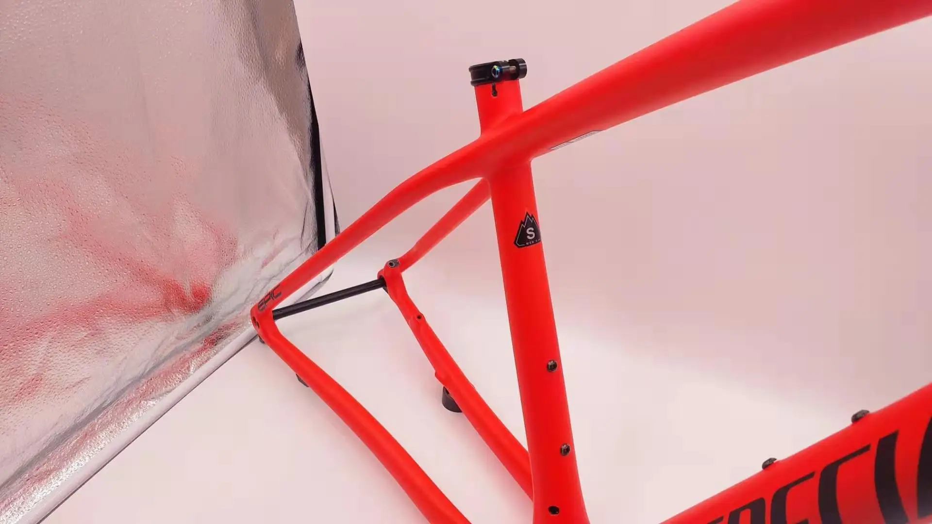 

Red color with black logo epic frameset disc cycling frameset alex thru 148x12mm mtb carbon frame S/M/L free shipping