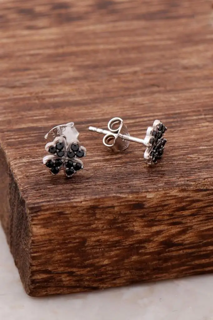 

Серьги из серебра 4000 пробы с сапфировым стеклом и цирконом