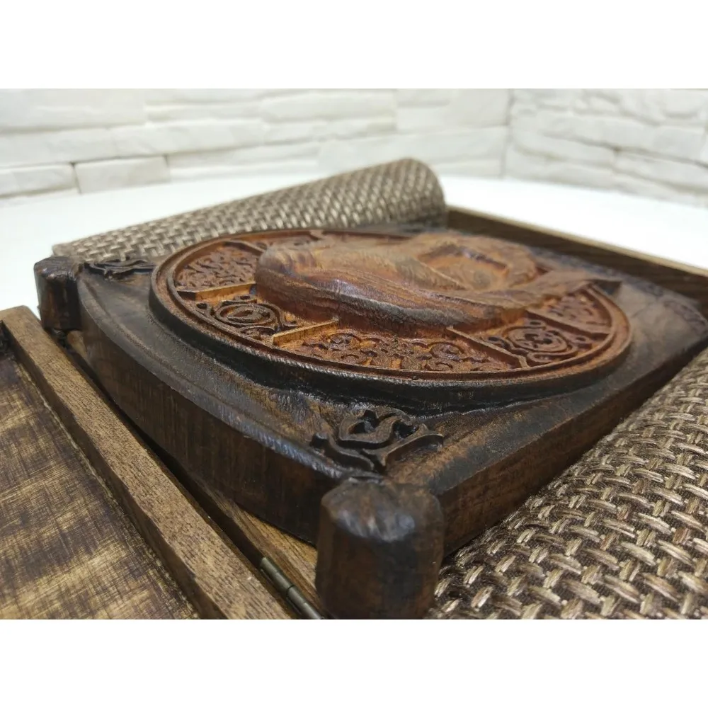 Иконы Господа Вседержителя Резная икона Спас Нерукотворный массив ясеня