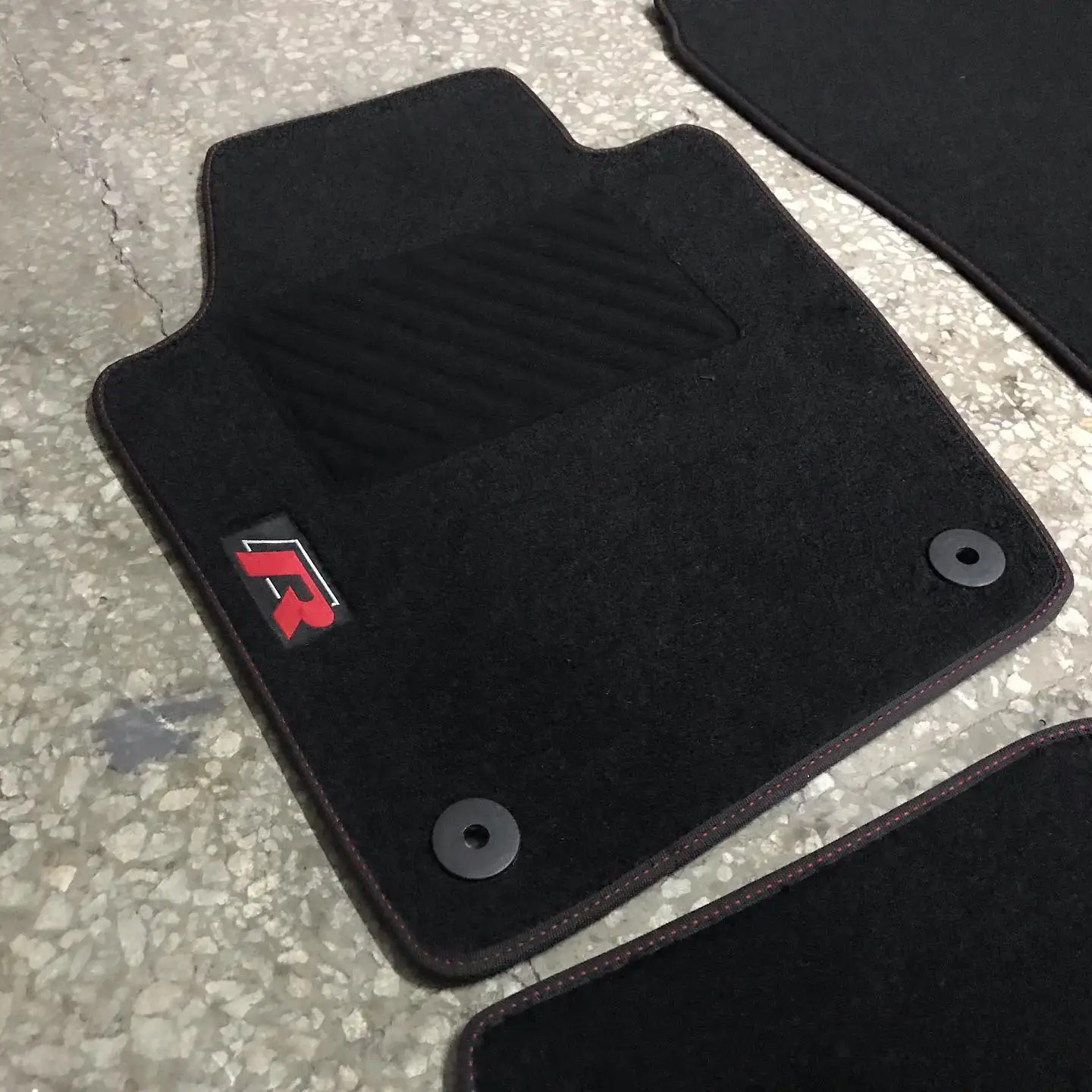 

4 PCS LUXURY Car Floor Mats Carpet For Wolkswagen Golf,Jetta,Passat,Polo,Scirocco,Tiguan,Touareg,Amarok,Beetle,Caddy,Bora,Eos