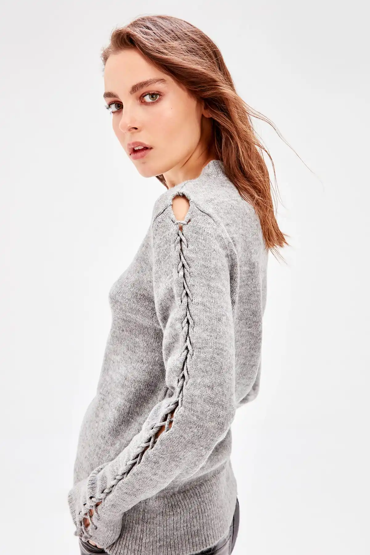 Женский трикотажный свитер Trendyol серый с длинным рукавом TWOAW20NV0017| |