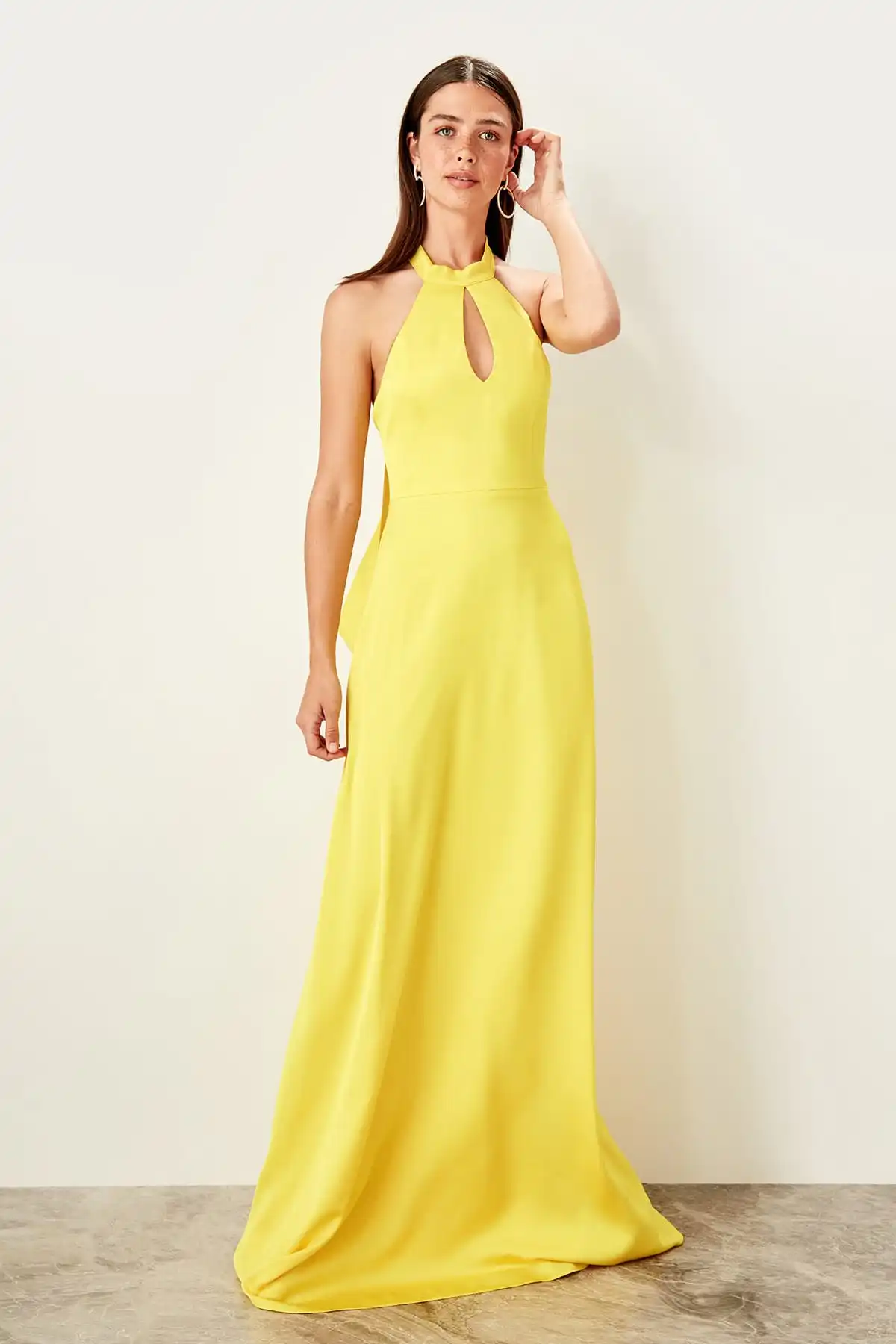 Trendyol вечернее платье с низким вырезом TPRSS19BB0555