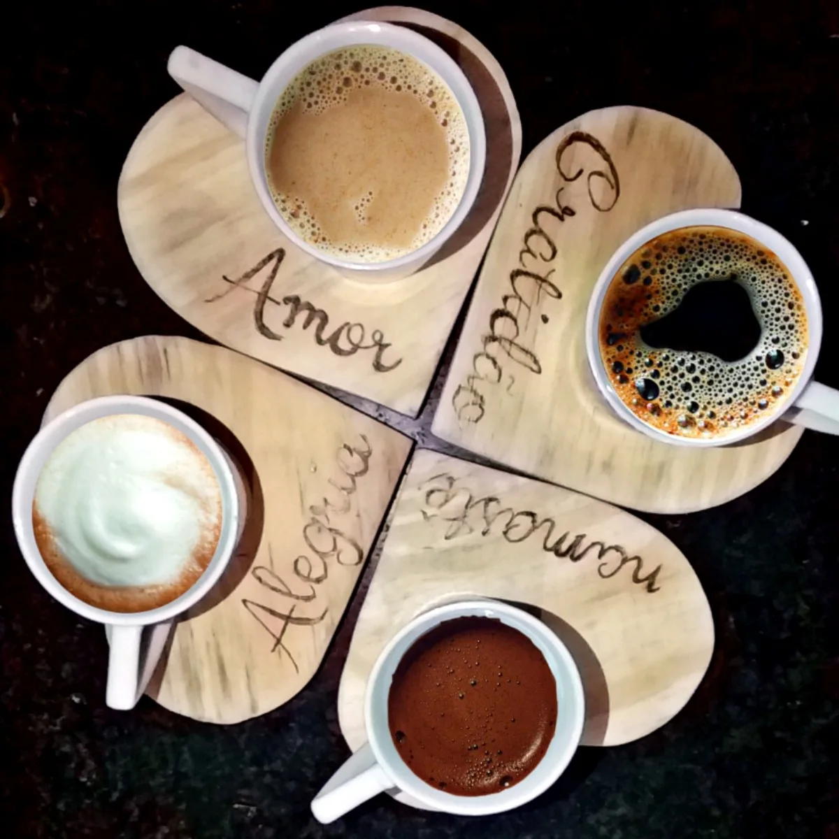

Wooden Heart Table Posta Table Table Cup, Cups, Cheeses