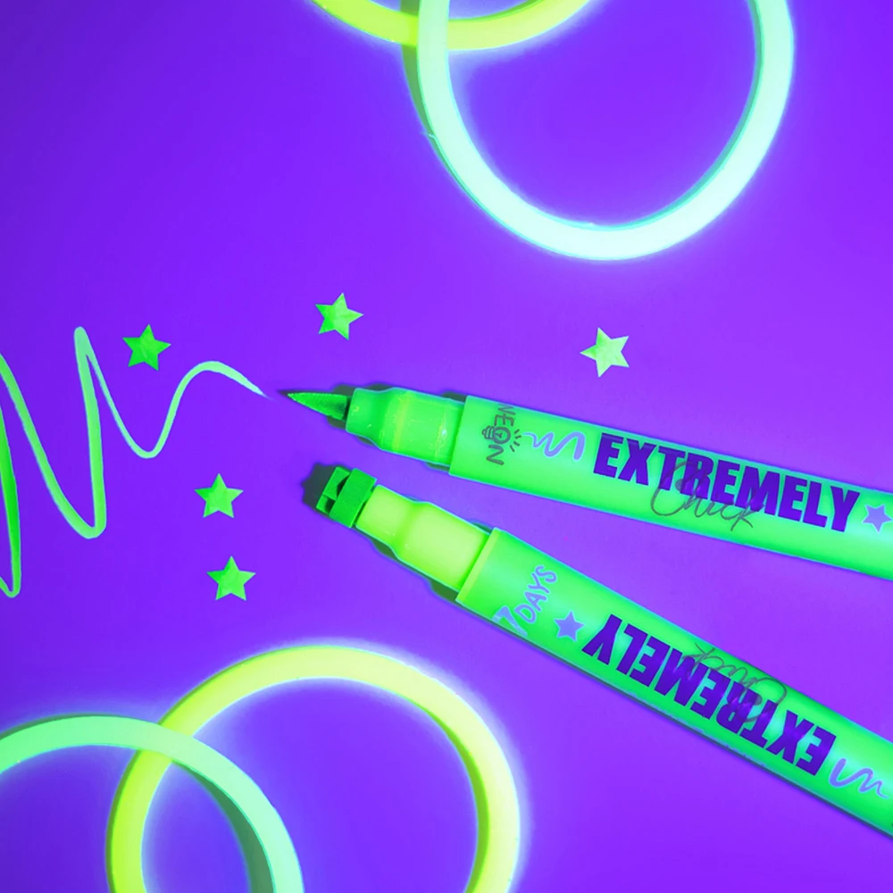 7DAYS Подводка для глаз со штампом зелёная светящаяся EXTREMELY CHICK UVglow Neon / 702 Green star 2 мл. |