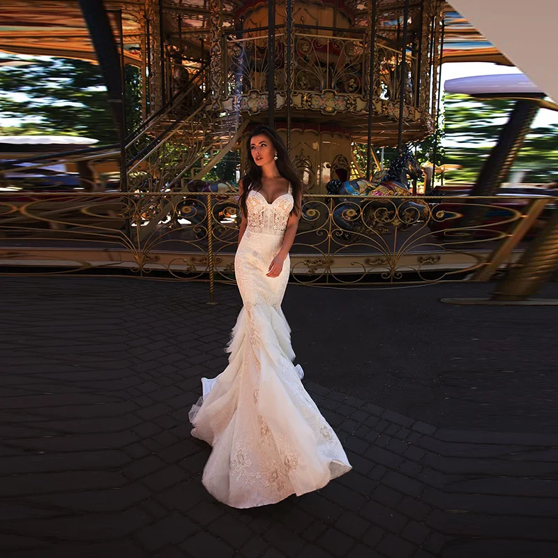 

Modern Unique Mermaid Lace Back Out Bride Wedding Dresses V Neckline with Straps Bridal Gowns Applique Court Train Wholesale