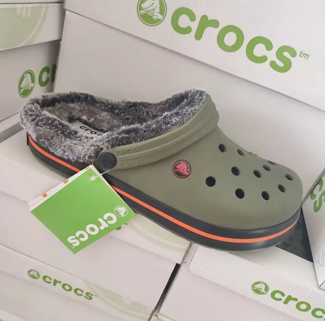 

Тапочки crocs 2022 первого качества, шерстяная подошва унисекс, пушистые удобные мягкие перфорированные тапочки для использования внутри и вне ...