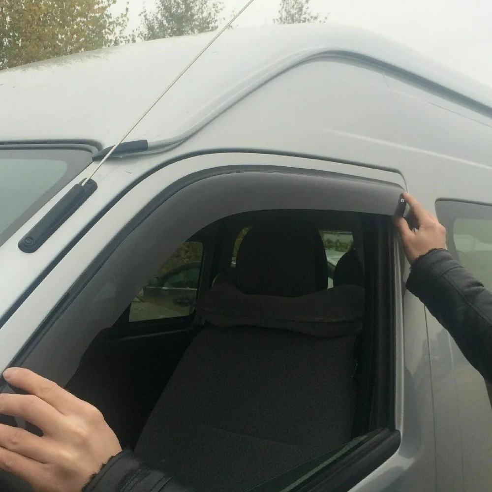 Дефлекторы окон Cobra Tuning T29004 на авто Toyota HiAce (H200) 2004 2019 2 шт./комп. ветровики от дождя
