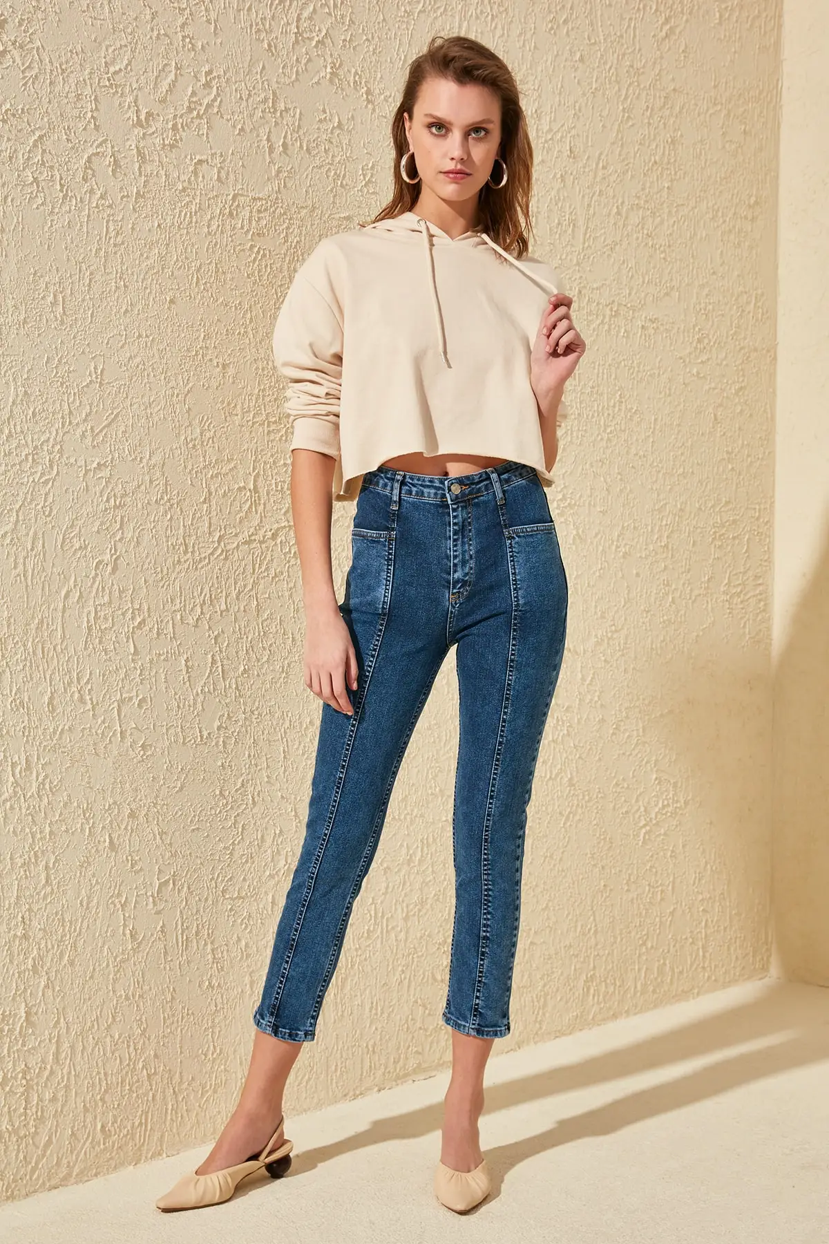 Облегающие джинсы с высокой талией| |